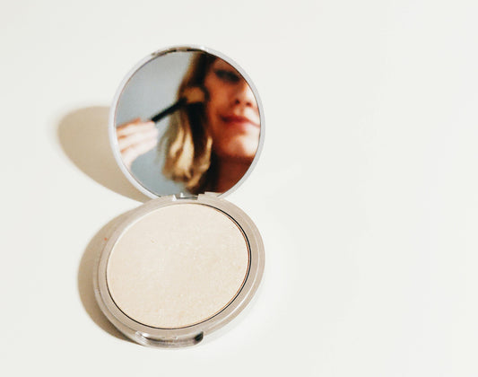 Reflecting Beauty: How Customized Pocket Mirrors Can Elevate Your Beauty Industry Promotion
